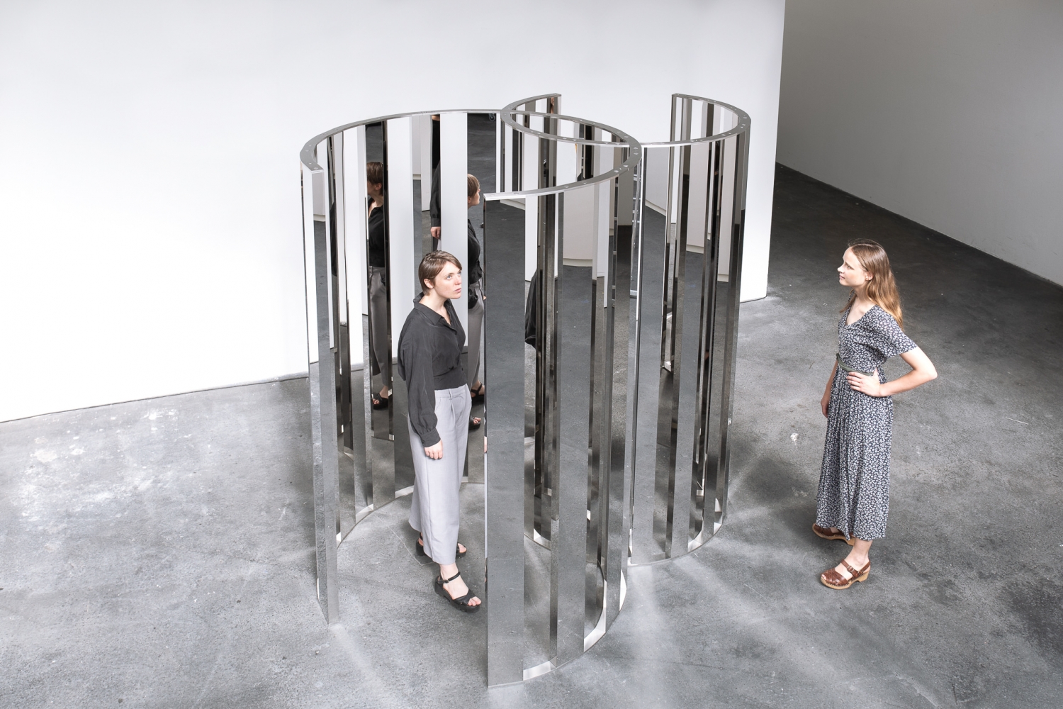 Jeppe Hein

Intersecting Circles

2019

High polished stainless steel

87 3/8 x 85 x 70 inches (222 x 216 x 178 cm)

Edition&amp;nbsp;of 3, with 2 AP

JH 525

&amp;nbsp;

INQUIRE