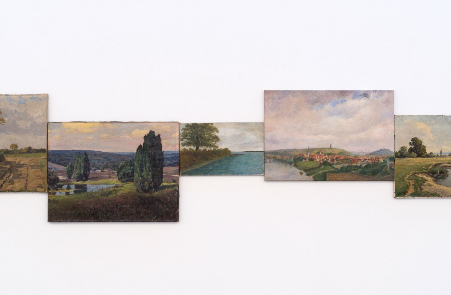 Hans-Peter Feldmann

Horizon

Eleven oil paintings on canvas

34 x 281 1/4 inches (86.4 x 714.4 cm)

HPF 435

&amp;euro;150,000

&amp;nbsp;

INQUIRE