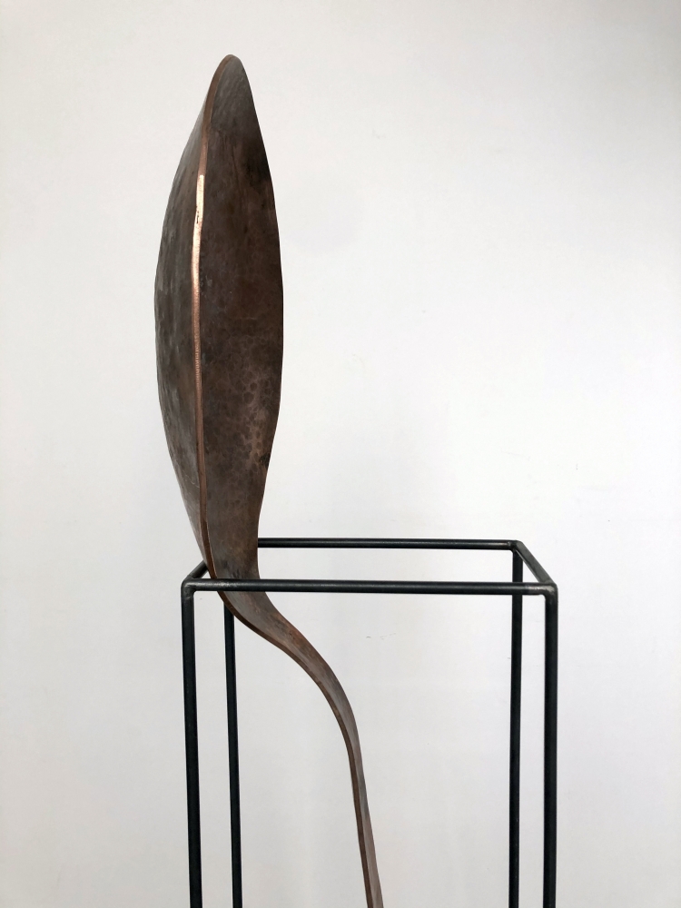 Katinka Bock

Spoon /

2021

Copper, steel

Sculpture: 56 1/4 x 12 1/4 x 5 7/8 inches (143 x 31 x 15 cm)

Stand: 39 3/8 x 11 7/8 x 6 1/4 inches (100 x 30 x 16 cm)

KBO 148

&amp;nbsp;

INQUIRE
