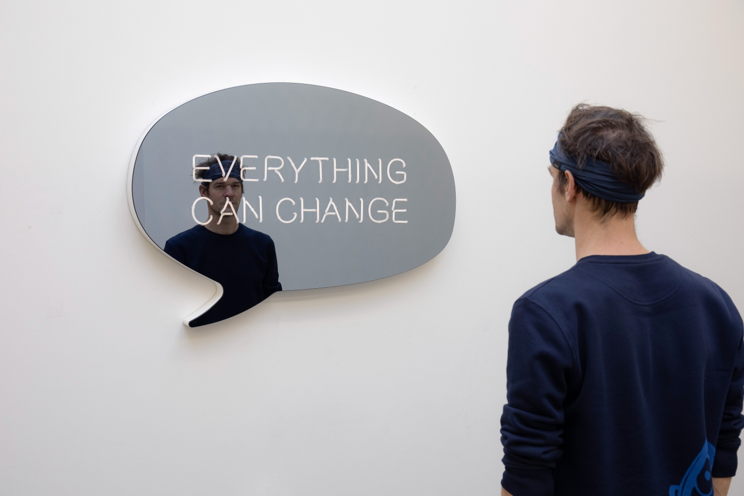 Jeppe Hein

EVERYTHING CAN CHANGE (speech bubble)

2021

Powder-coated aluminum, neon tubes, two-way mirror, powder-coated steel, transformers

29 1/8 x 42 1/8 x 2 3/4 inches (74 x 107 x 7 cm)

Edition of 3, with 2AP

JH 603

&amp;nbsp;

INQUIRE