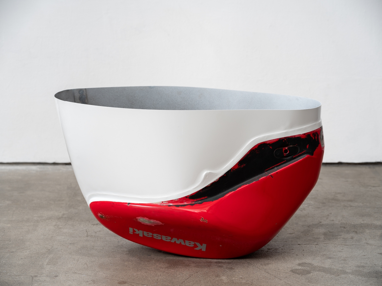 Elad Lassry

Untitled (Carrier, Red)

2019

Welded and painted steel

24 1/2 x 13 1/4 x 15 inches (62.2 x 33.7 x 38.1 cm)

Unique

EL 515

$35,000

&amp;nbsp;

INQUIRE